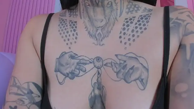 Snapshot of Adri_tatto_7 chatting on 06/11/26, 12:32 Adri tatto 7 online show from 06/11/26, 12:32