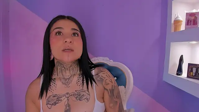 Snapshot of Adri_tatto_7 chatting on 07/21/26, 04:09 Adri tatto 7 online show from 07/21/26, 04:09