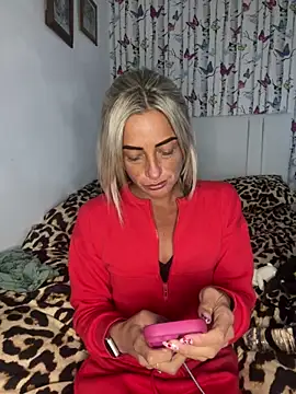 Snapshot of ScarlettGold_ chatting on 03/27/26, 01:33 ScarlettGold online show from 03/27/26, 01:33