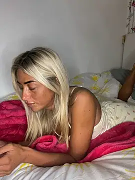 Snapshot of ScarlettGold_ chatting on 04/24/26, 04:48 ScarlettGold online show from 04/24/26, 04:48