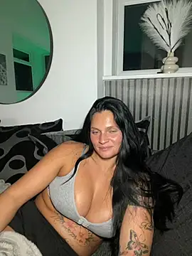 Snapshot of Destinylovex chatting on 04/12/26, 08:25 Destinylovex online show from 04/12/26, 08:25