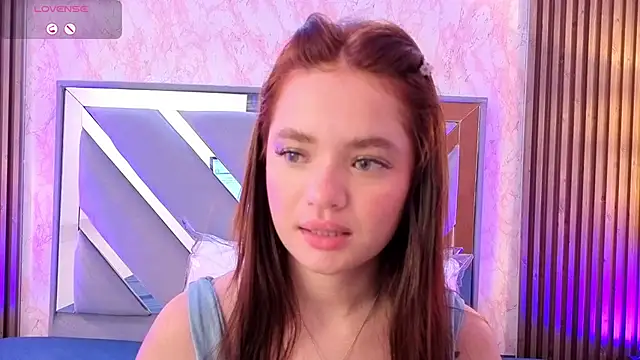 LittleeSara18 online show from 06/12/26, 11:20