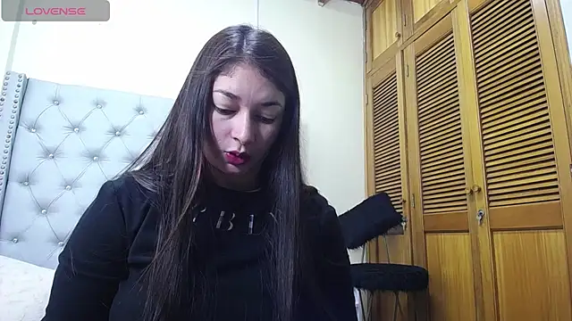 Snapshot of skarlett__36 chatting on 03/23/26, 01:04 skarlett 36 online show from 03/23/26, 01:04