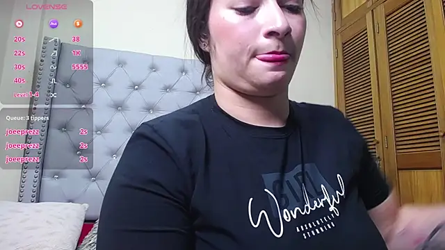 Snapshot of skarlett__36 chatting on 05/27/26, 02:47 skarlett 36 online show from 05/27/26, 02:47