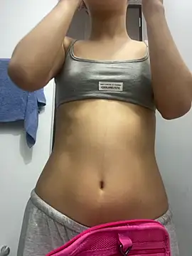 chloe bluee  online show from 06/25/26, 09:58