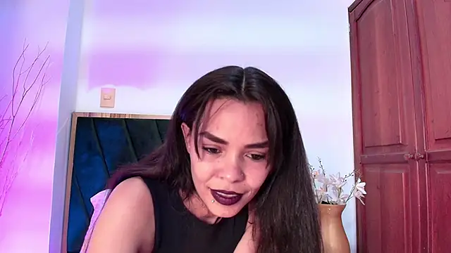 Snapshot of KatrionaNyx chatting on 04/25/26, 12:24 KatrionaNyx online show from 04/25/26, 12:24