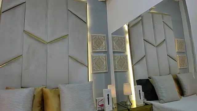 Snapshot of KarinaaCoxx chatting on 04/19/26, 12:37 KarinaaCoxx online show from 04/19/26, 12:37