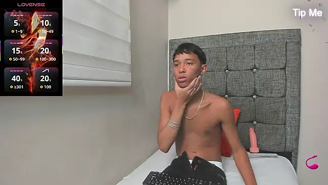 Snapshot of Little_Twink19x chatting on 03/14/26, 07:19 Little Twink19x online show from 03/14/26, 07:19