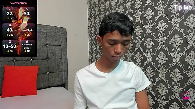 Snapshot of Little_Twink19x chatting on 03/17/26, 07:28 Little Twink19x online show from 03/17/26, 07:28