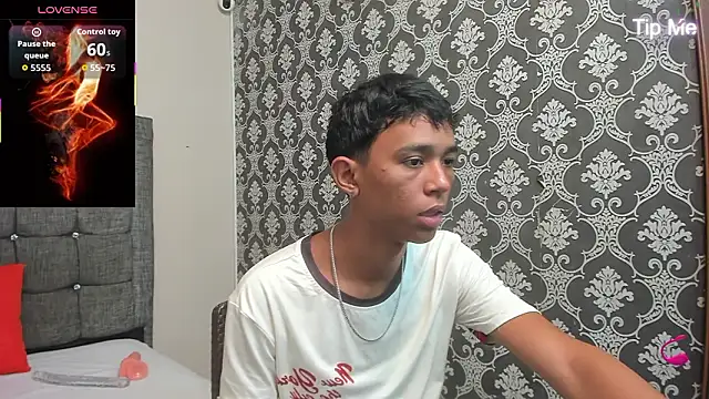 Snapshot of Little_Twink19x chatting on 03/20/26, 07:19 Little Twink19x online show from 03/20/26, 07:19
