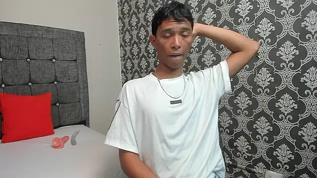 Snapshot of Little_Twink19x chatting on 03/21/26, 07:17 Little Twink19x online show from 03/21/26, 07:17