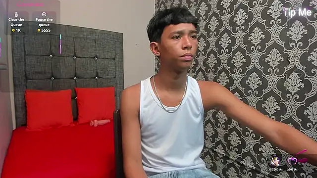 Snapshot of Little_Twink19x chatting on 04/23/26, 07:27 Little Twink19x online show from 04/23/26, 07:27