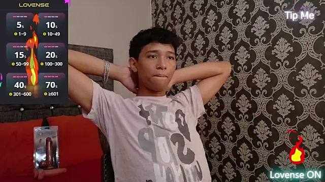 Snapshot of Little_Twink19x chatting on 05/26/26, 07:21 Little Twink19x online show from 05/26/26, 07:21