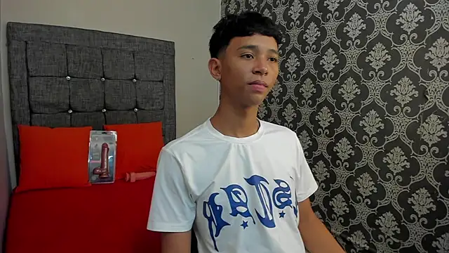 Snapshot of Little_Twink19x chatting on 06/03/26, 07:19 Little Twink19x online show from 06/03/26, 07:19
