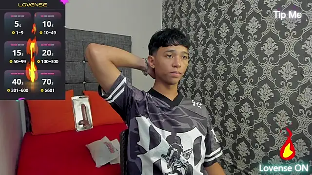 Snapshot of Little_Twink19x chatting on 06/04/26, 07:42 Little Twink19x online show from 06/04/26, 07:42