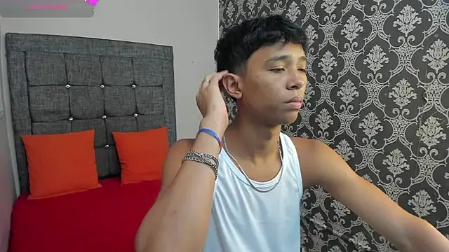 Snapshot of Little_Twink19x chatting on 06/13/26, 07:23 Little Twink19x online show from 06/13/26, 07:23