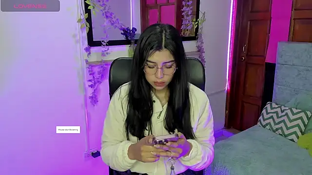 Snapshot of Aysha_winxs chatting on 04/18/26, 03:43 Aysha winxs online show from 04/18/26, 03:43