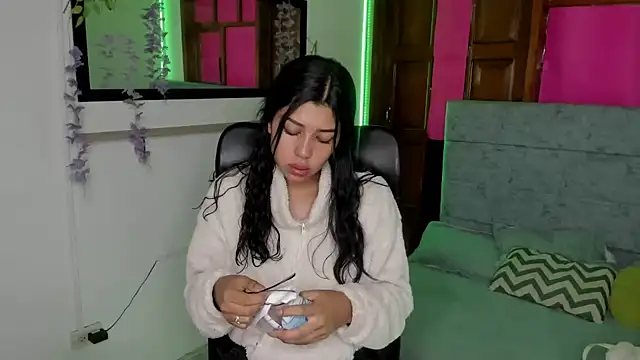 Snapshot of Aysha_winxs chatting on 05/19/26, 03:24 Aysha winxs online show from 05/19/26, 03:24