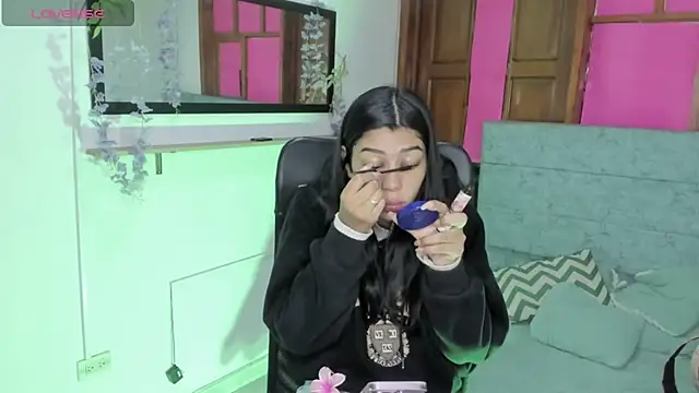Snapshot of Aysha_winxs chatting on 05/27/26, 03:25 Aysha winxs online show from 05/27/26, 03:25