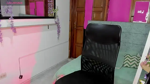 Snapshot of Aysha_winxs chatting on 06/06/26, 03:22 Aysha winxs online show from 06/06/26, 03:22