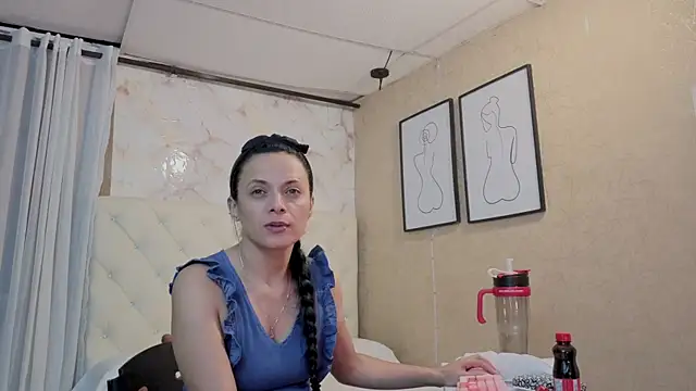 Snapshot of QueenSallyDesire chatting on 05/21/26, 03:13 QueenSallyDesire online show from 05/21/26, 03:13
