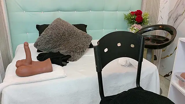 Snapshot of QueenSallyDesire chatting on 06/01/26, 03:30 QueenSallyDesire online show from 06/01/26, 03:30