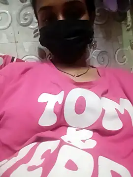 Snapshot of Vandana122 chatting on 05/06/26, 11:26 Vandana122 online show from 05/06/26, 11:26