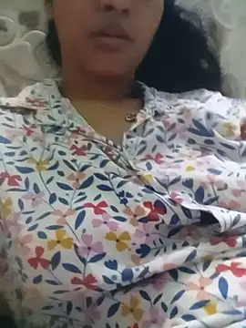 Snapshot of Vandana122 chatting on 06/05/26, 10:21 Vandana122 online show from 06/05/26, 10:21