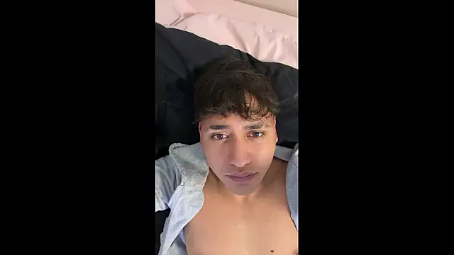 Snapshot of Alejandroml2 chatting on 03/13/26, 12:06 Alejandroml2 online show from 03/13/26, 12:06