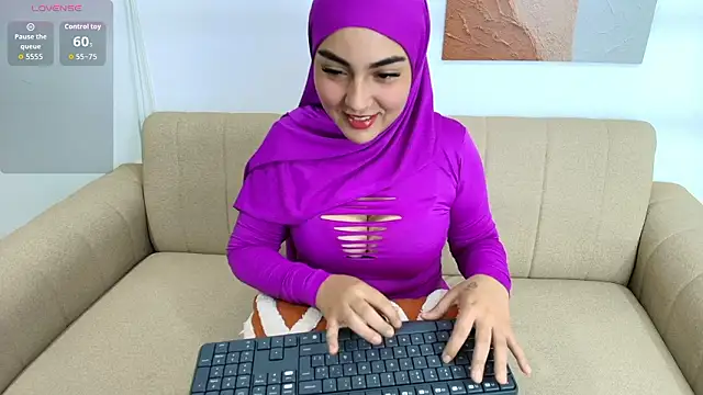 Snapshot of Malika_Noor chatting on 02/28/26, 02:40 Malika Noor online show from 02/28/26, 02:40