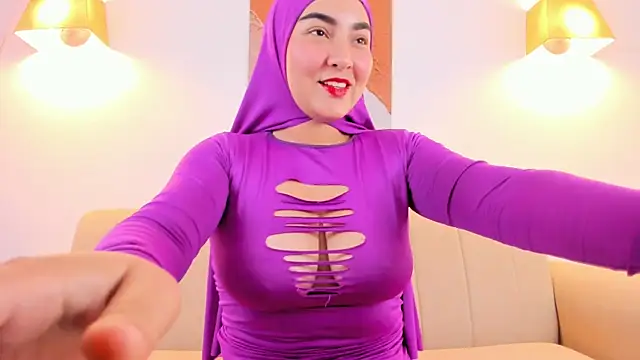 Snapshot of Malika_Noor chatting on 04/14/26, 03:07 Malika Noor online show from 04/14/26, 03:07