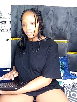 Snapshot of Divine_Beautyxx chatting on 04/13/26, 03:56 Divine Beautyxx online show from 04/13/26, 03:56