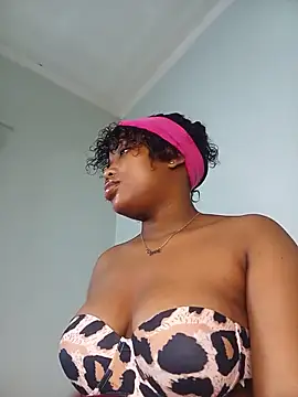 Divine Beautyxx online show from 06/17/26, 03:53