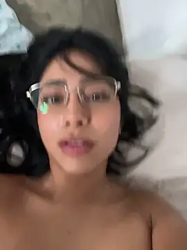 Snapshot of Linarodri chatting on 05/15/26, 09:00 Linarodri online show from 05/15/26, 09:00