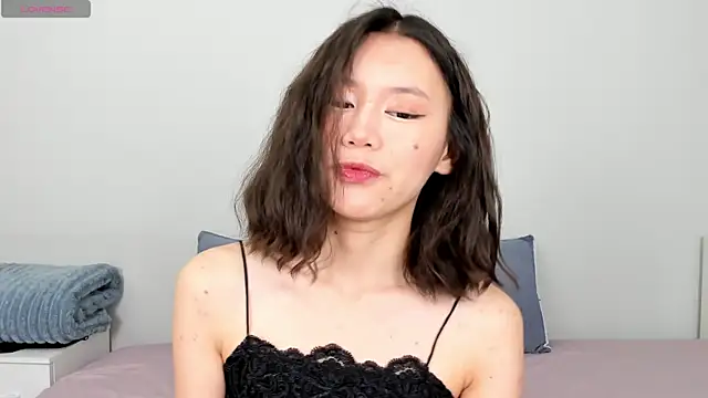 Snapshot of Kiraeko chatting on 05/26/26, 05:14 Kiraeko online show from 05/26/26, 05:14