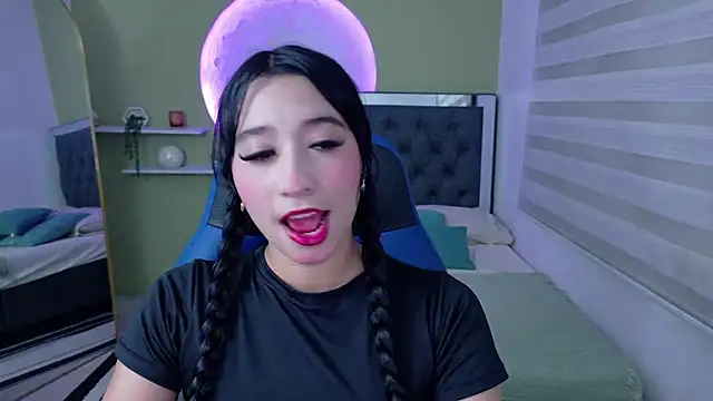 Snapshot of ivvoncute chatting on 06/06/26, 02:05 ivvoncute online show from 06/06/26, 02:05