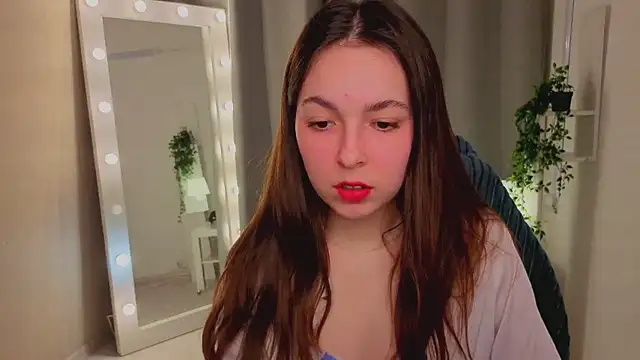 Snapshot of BellaThery chatting on 03/10/26, 05:12 BellaThery online show from 03/10/26, 05:12