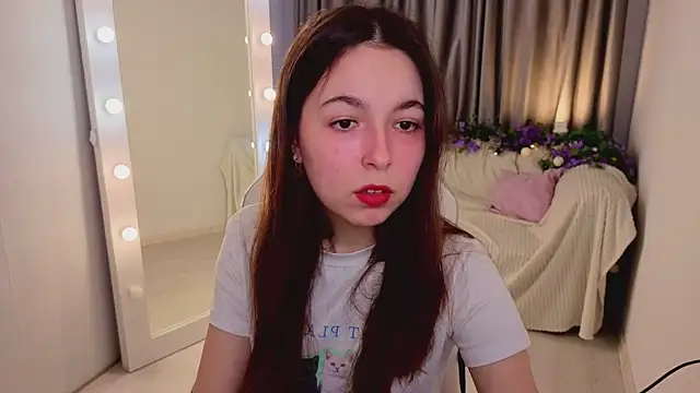 Snapshot of BellaThery chatting on 03/21/26, 05:12 BellaThery online show from 03/21/26, 05:12