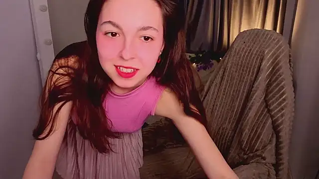 Snapshot of BellaThery chatting on 03/27/26, 05:13 BellaThery online show from 03/27/26, 05:13