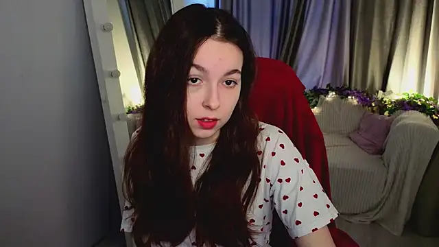 Snapshot of BellaThery chatting on 04/10/26, 05:12 BellaThery online show from 04/10/26, 05:12