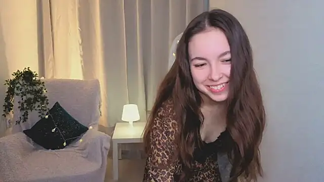 Snapshot of BellaThery chatting on 05/10/26, 05:23 BellaThery online show from 05/10/26, 05:23