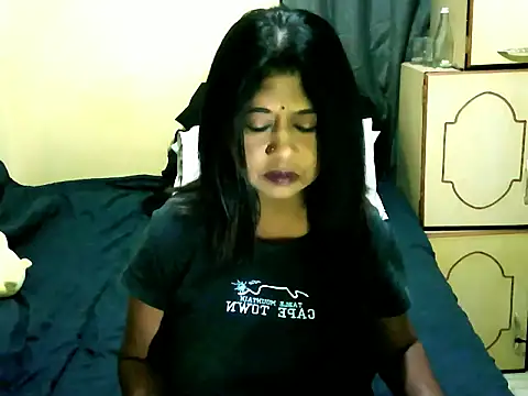 Snapshot of IndianPleasures21 chatting on 05/12/26, 11:02 IndianPleasures21 online show from 05/12/26, 11:02