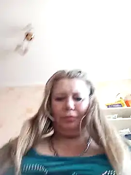 Snapshot of KiraStanton chatting on 03/26/26, 10:43 KiraStanton online show from 03/26/26, 10:43