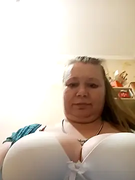 Snapshot of KiraStanton chatting on 04/14/26, 06:58 KiraStanton online show from 04/14/26, 06:58
