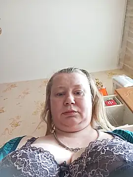 Snapshot of KiraStanton chatting on 05/19/26, 12:33 KiraStanton online show from 05/19/26, 12:33