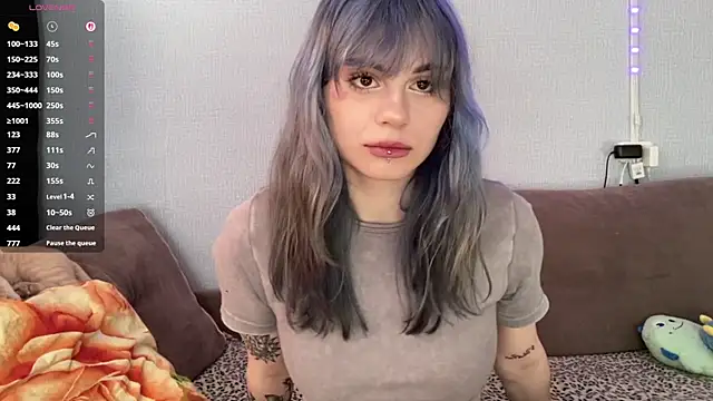 Snapshot of Emmibrilson chatting on 04/07/26, 11:43 Emmibrilson online show from 04/07/26, 11:43