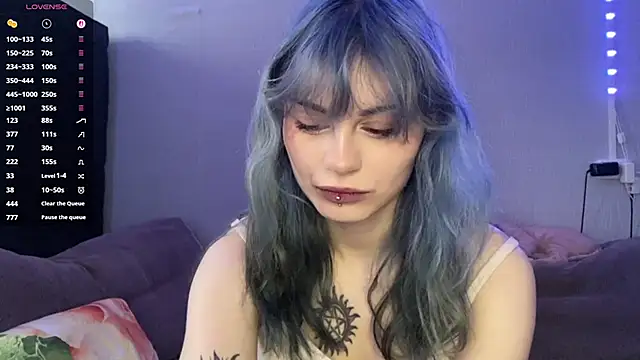 Snapshot of Emmibrilson chatting on 04/12/26, 11:48 Emmibrilson online show from 04/12/26, 11:48