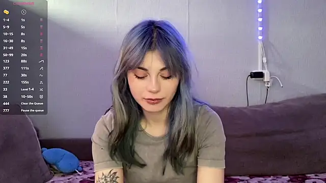 Snapshot of Emmibrilson chatting on 04/19/26, 12:37 Emmibrilson online show from 04/19/26, 12:37