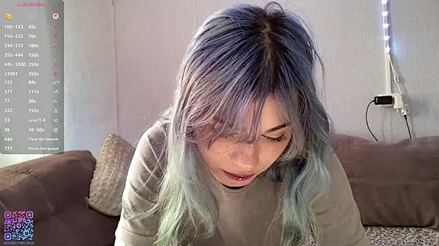 Snapshot of Emmibrilson chatting on 05/05/26, 12:24 Emmibrilson online show from 05/05/26, 12:24