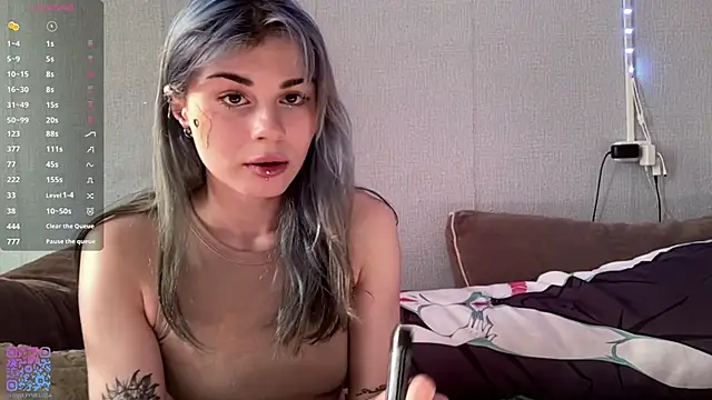 Snapshot of Emmibrilson chatting on 05/27/26, 01:08 Emmibrilson online show from 05/27/26, 01:08